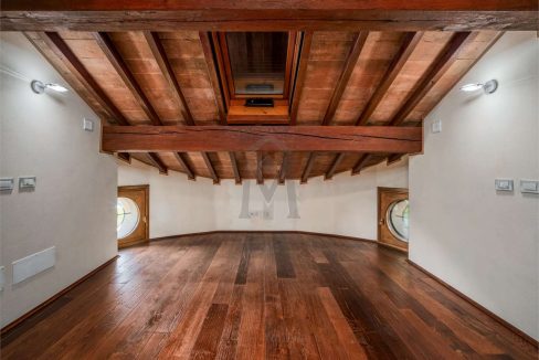 imm_45565-20251009113149-1280-