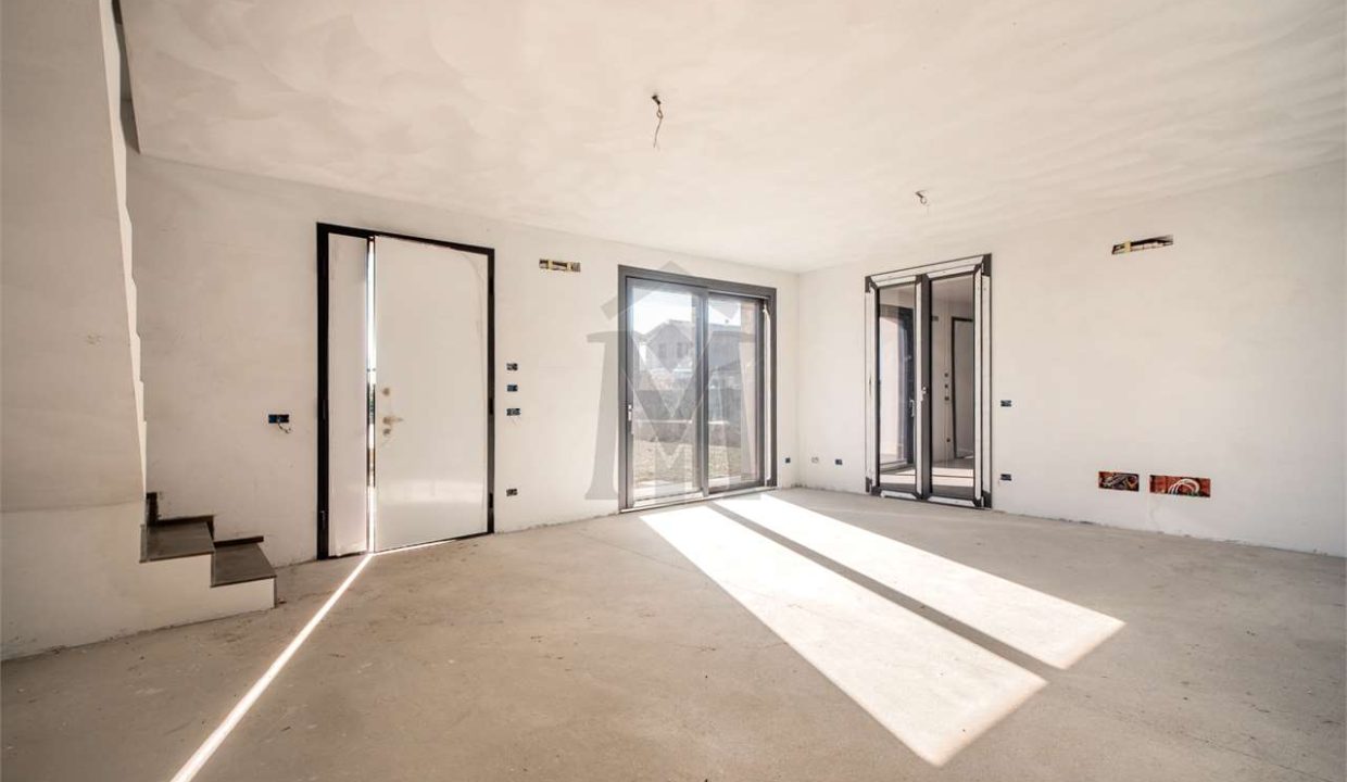 imm_46345-20251106174133-1280-