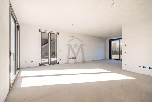 imm_46346-20251106174200-1280-