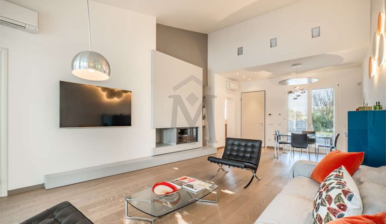 imm_45897-20251016105202-1280-