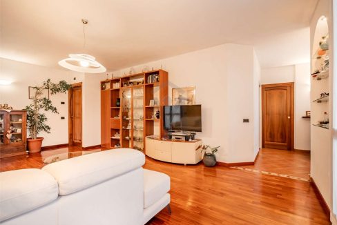 imm_46955-20251202183859-1280-