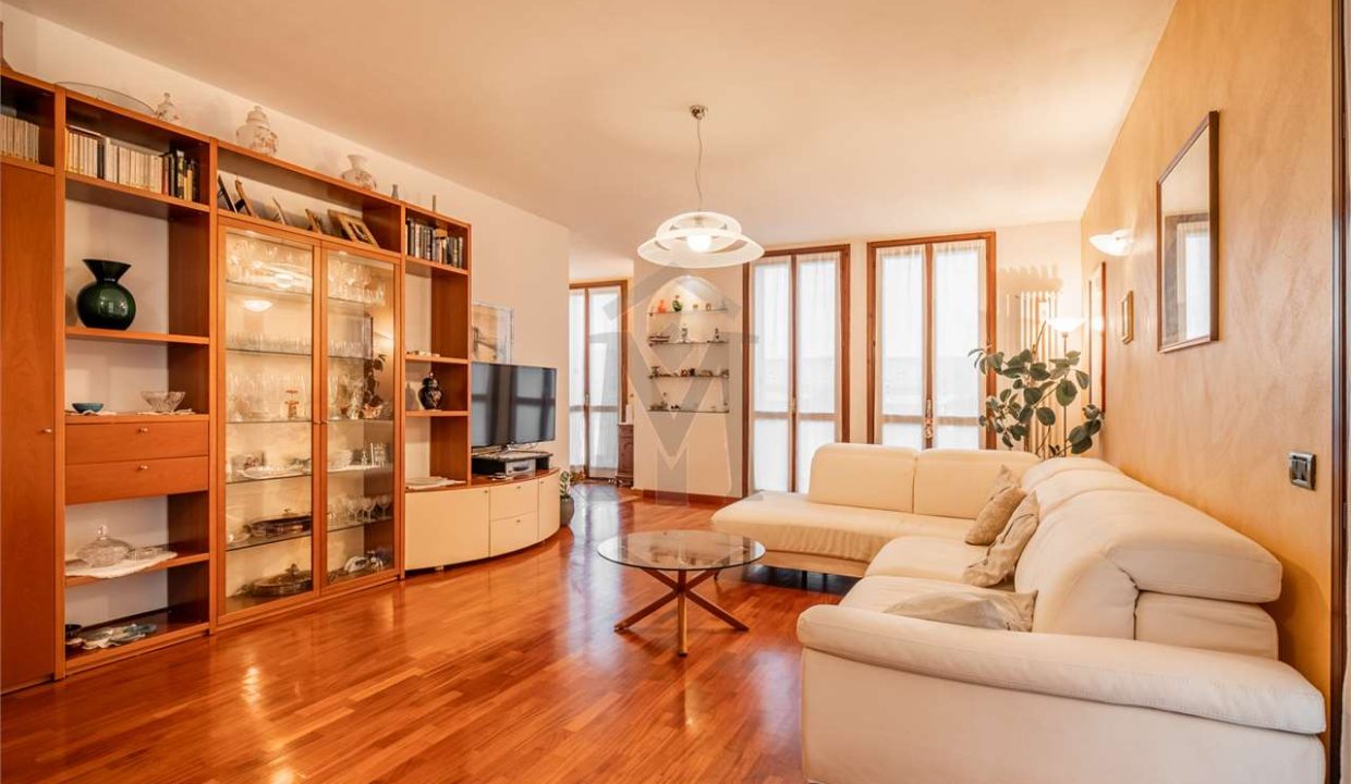 imm_46957-20251202183853-1280-