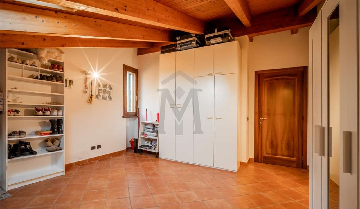 imm_46989-20251202184703-1280-