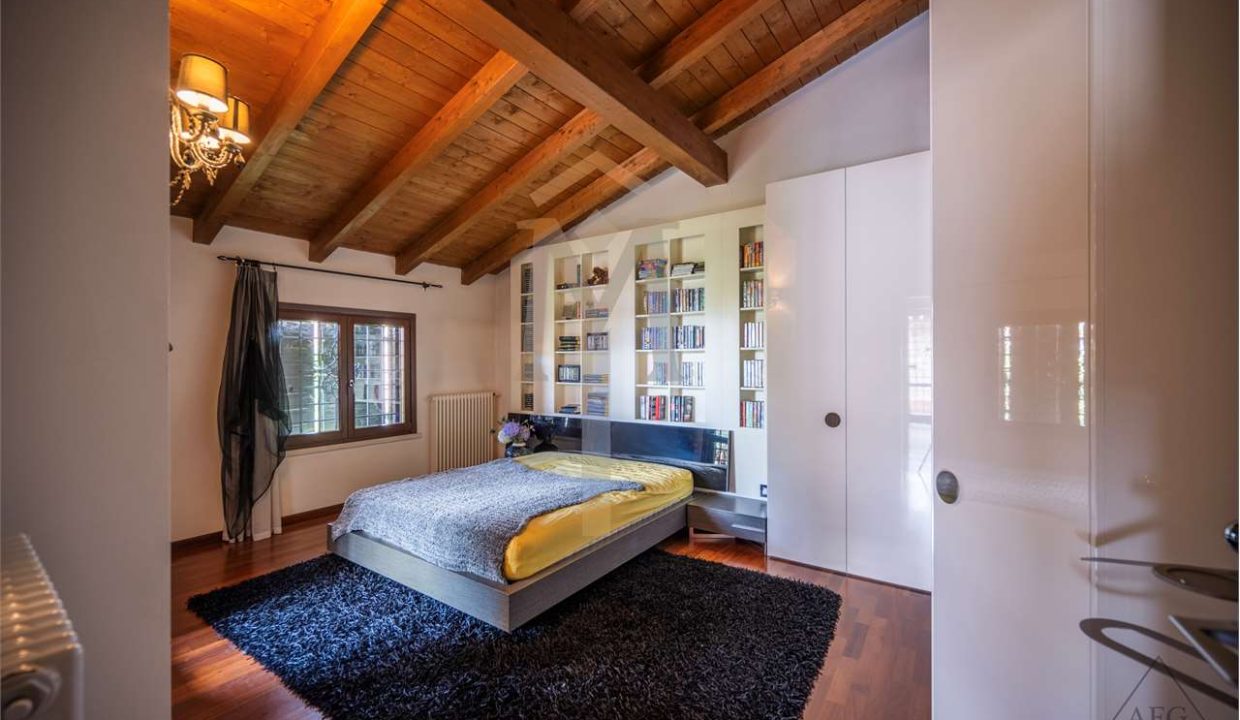 imm_37541-20251013103046-1280-