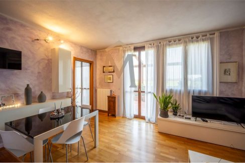 imm_44875-20250918183359-1280-