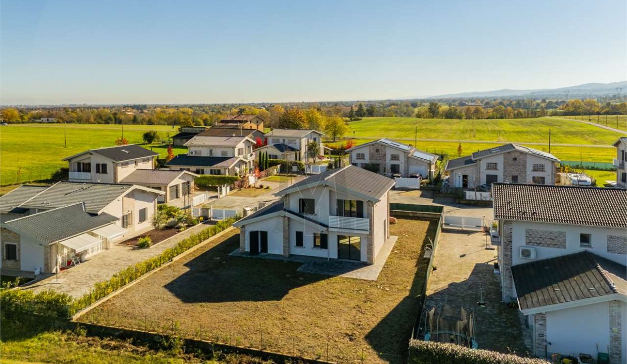 imm_46342-20251106174106-1280-