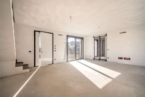 imm_46345-20251106174133-1280-