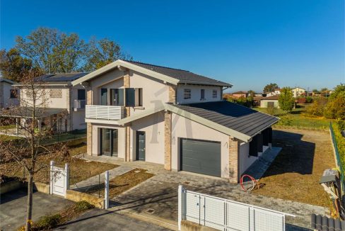 imm_46366-20251106174018-1280-