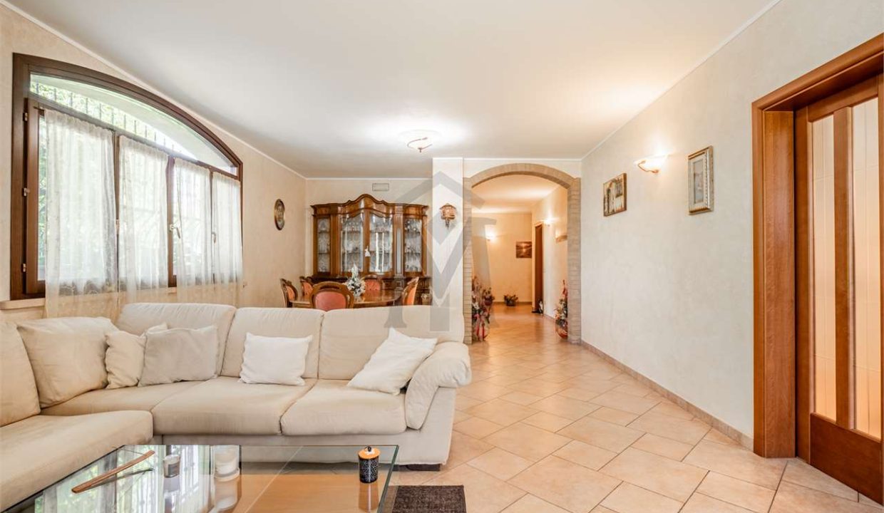 imm_44414-20250801161514-1280-