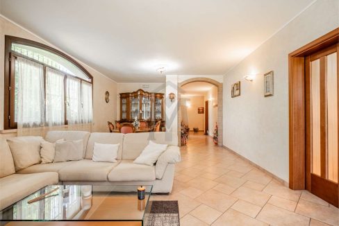 imm_44414-20250801161514-1280-