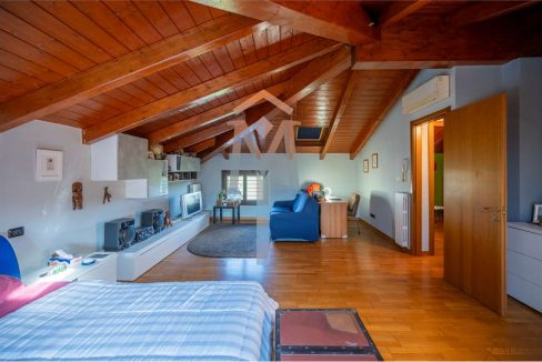 imm_44895-20250918183842-1280-