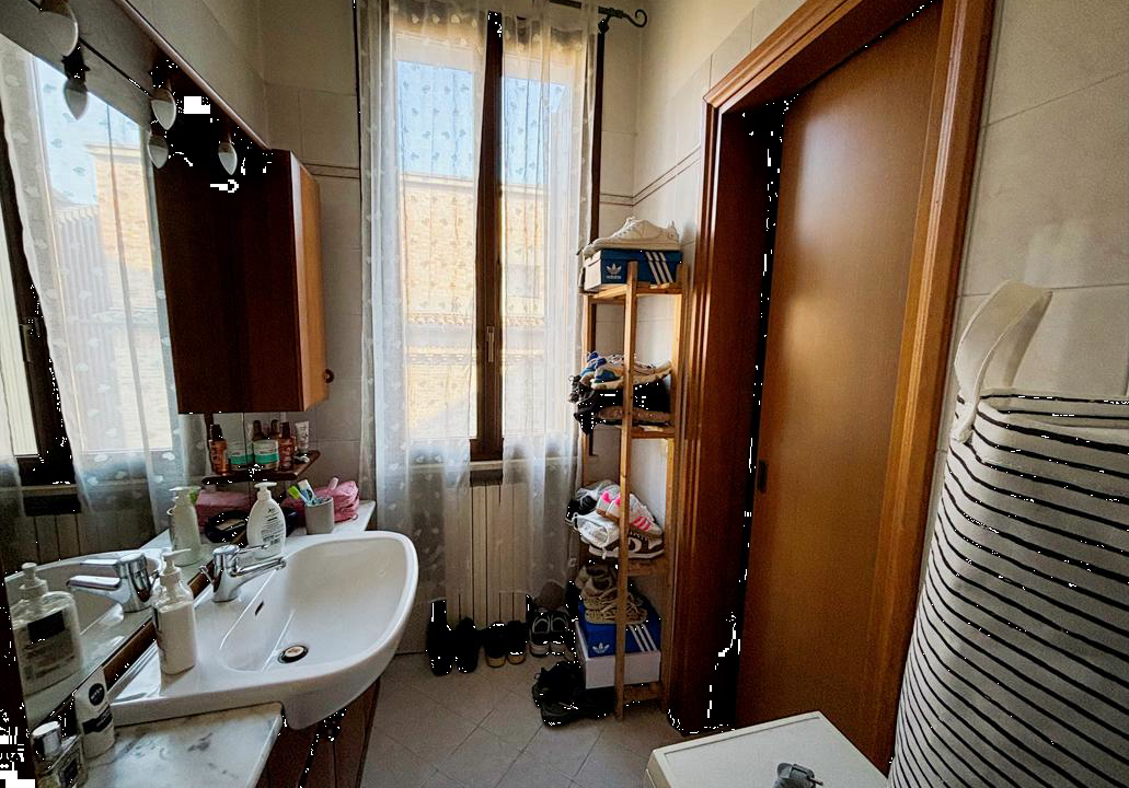 imm_45713-20251010121359-1031-