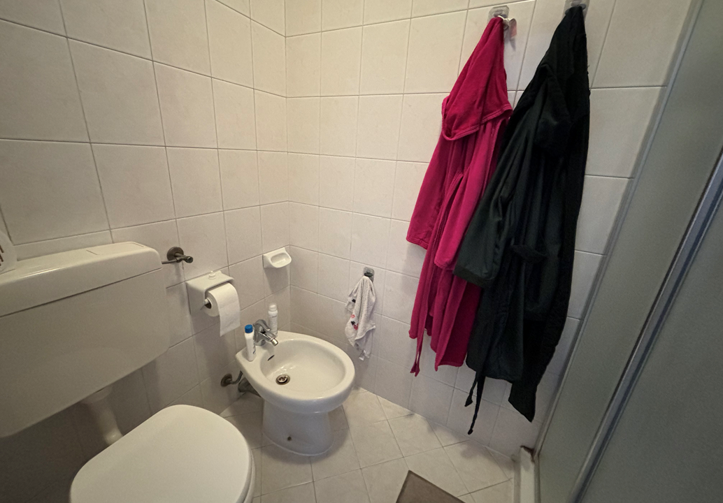 imm_45715-20251010121402-1034-