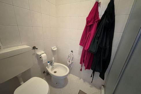 imm_45715-20251010121402-1034-