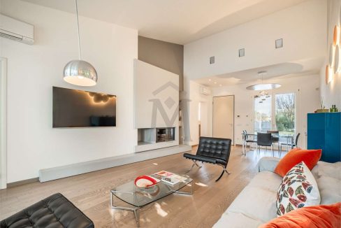 imm_45897-20251016105202-1280-