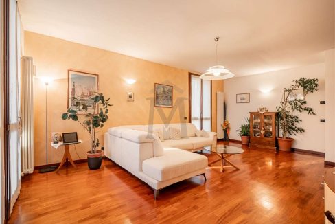 imm_46953-20251202183848-1280-