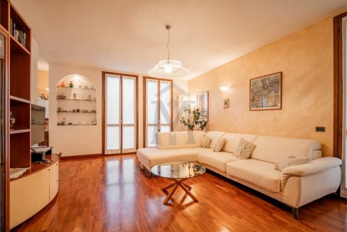 imm_46956-20251202183855-1280-