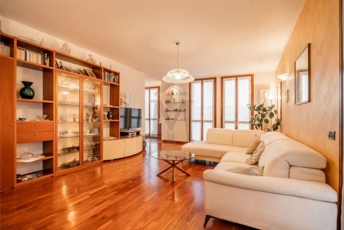 imm_46957-20251202183853-1280-