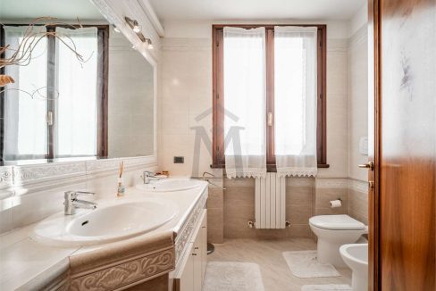 imm_47002-20251202184003-1280-