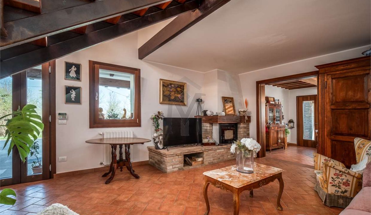 imm_44371-20250801150925-1280-