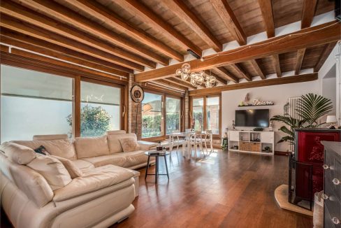 imm_44381-20250801150821-1280-