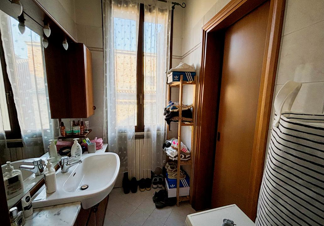 imm_45713-20251010121359-1031-