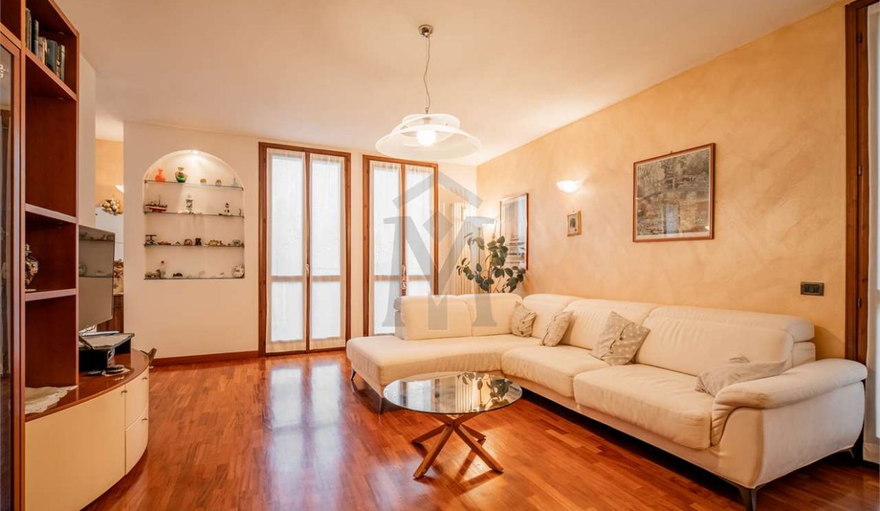 imm_46956-20251202183855-1280-